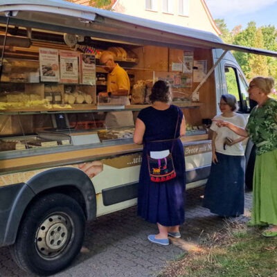 Übernachten in Friedensau, mit frischen Brötchen am Morgen