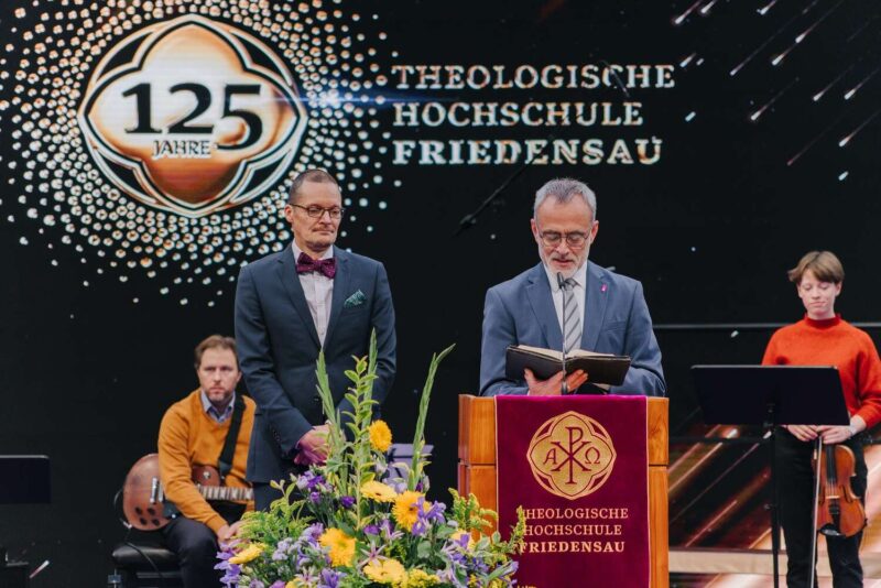 Der Rektor Prof. Fischer eröffnet den Festgottesdienst.